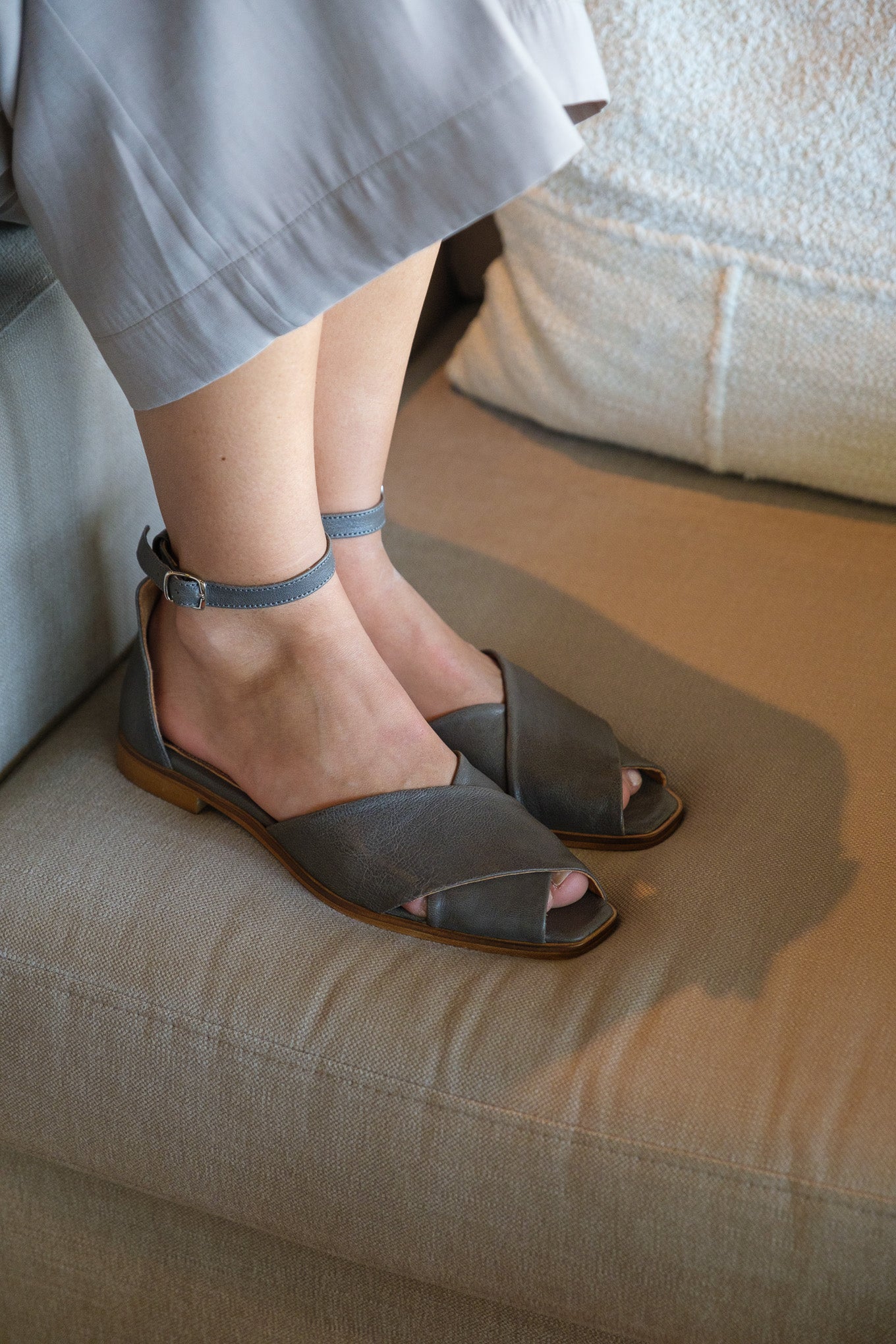 TUESDAY Sandal Grey