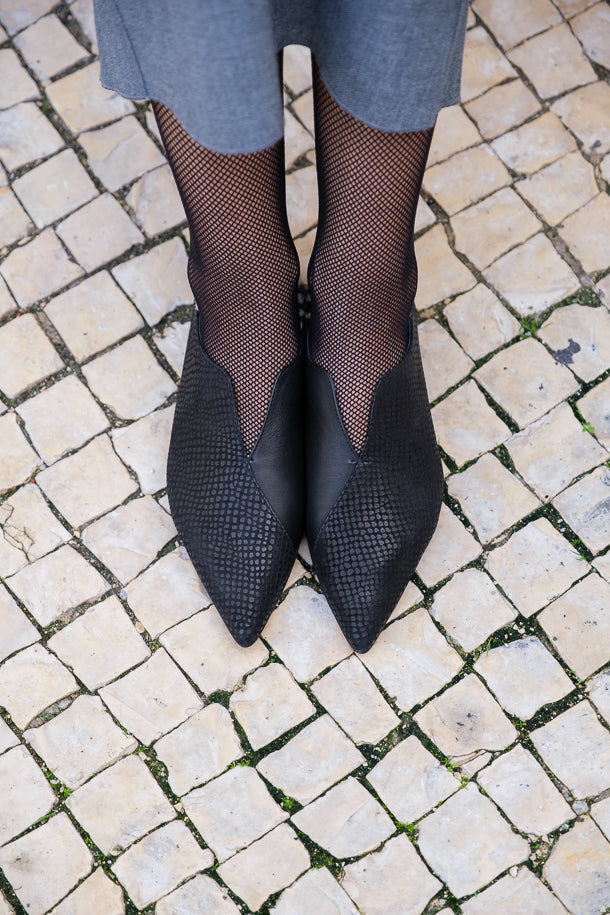 BREAK RULES AGAIN Black